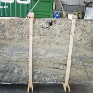 Nettuno Bordeaux Granite